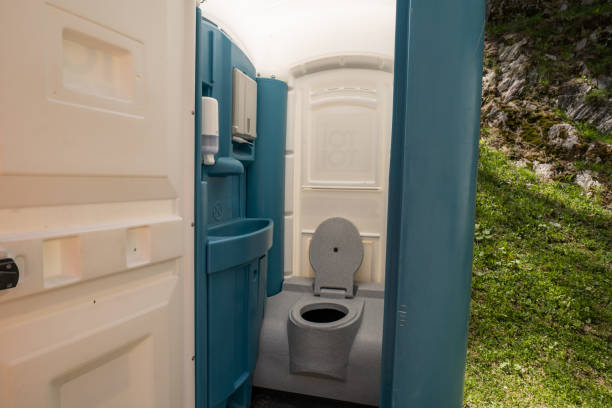 Best Portable toilet rental cost  in Country Clu, CA