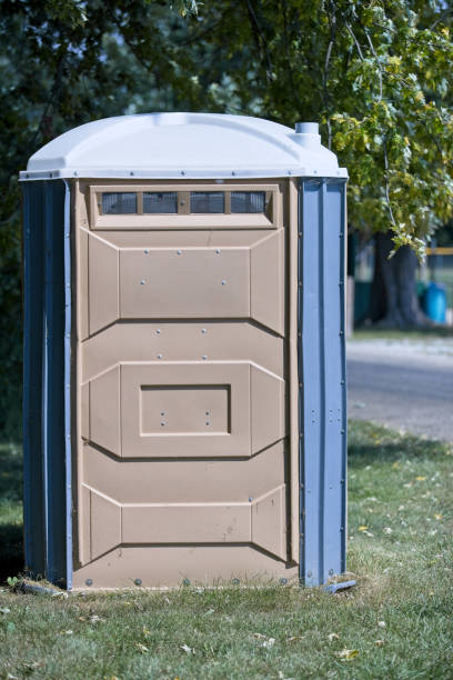 Portable restroom solutions in Country Clu, CA